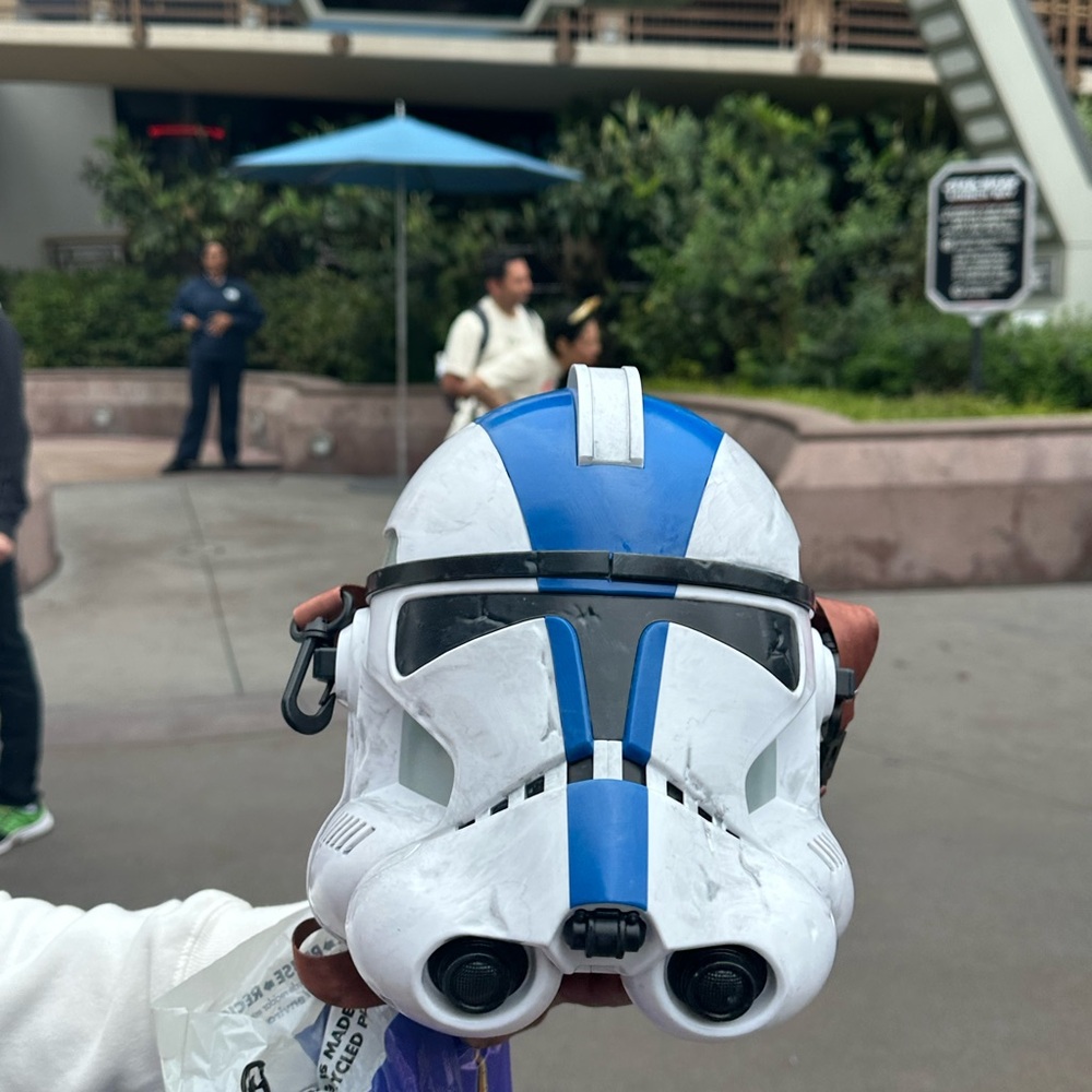Disneyland 2025 Star Wars May the 4th Salvaged Clone Trooper Popcorn Bucket - Picture 4 of 8